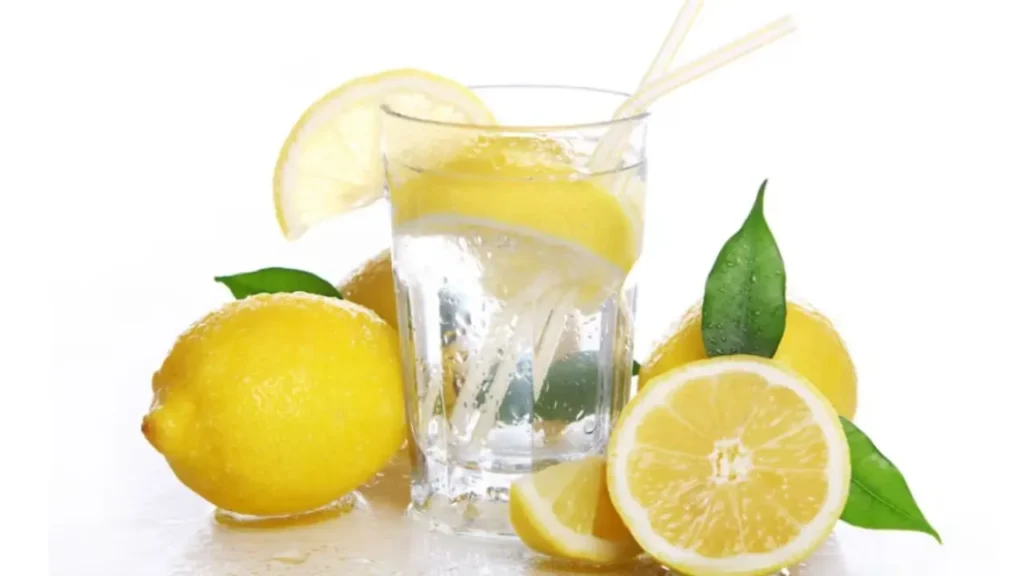 6 Health Benefits of Drinking Lemon Water in the Morning
